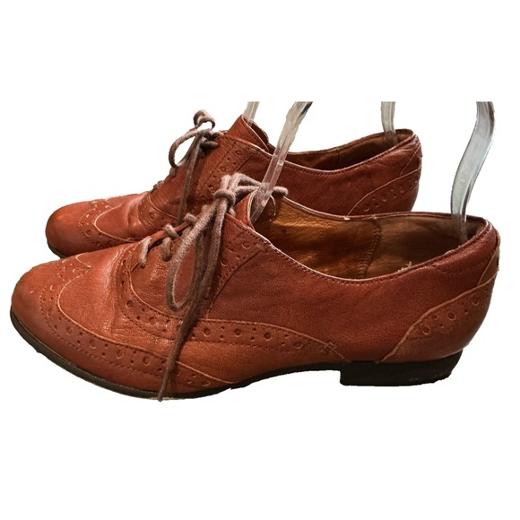 Clarks Shoes Womens 6M Brown Leather Brogue Oxford Lace Up - Picture 1 of 7